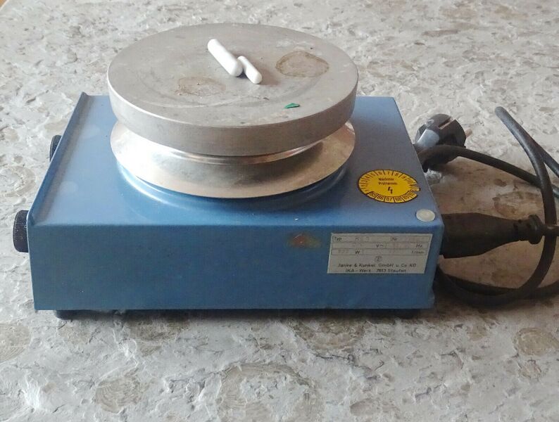 File:Side view of the IKA Combimag RET.jpg