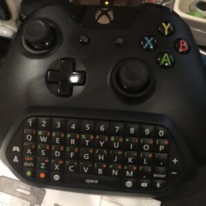 Reviewed Chat pad with play and charge for Xbox One.jpg
