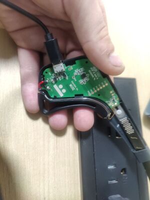 Muse (2016) with battery replaced and power applied.jpg